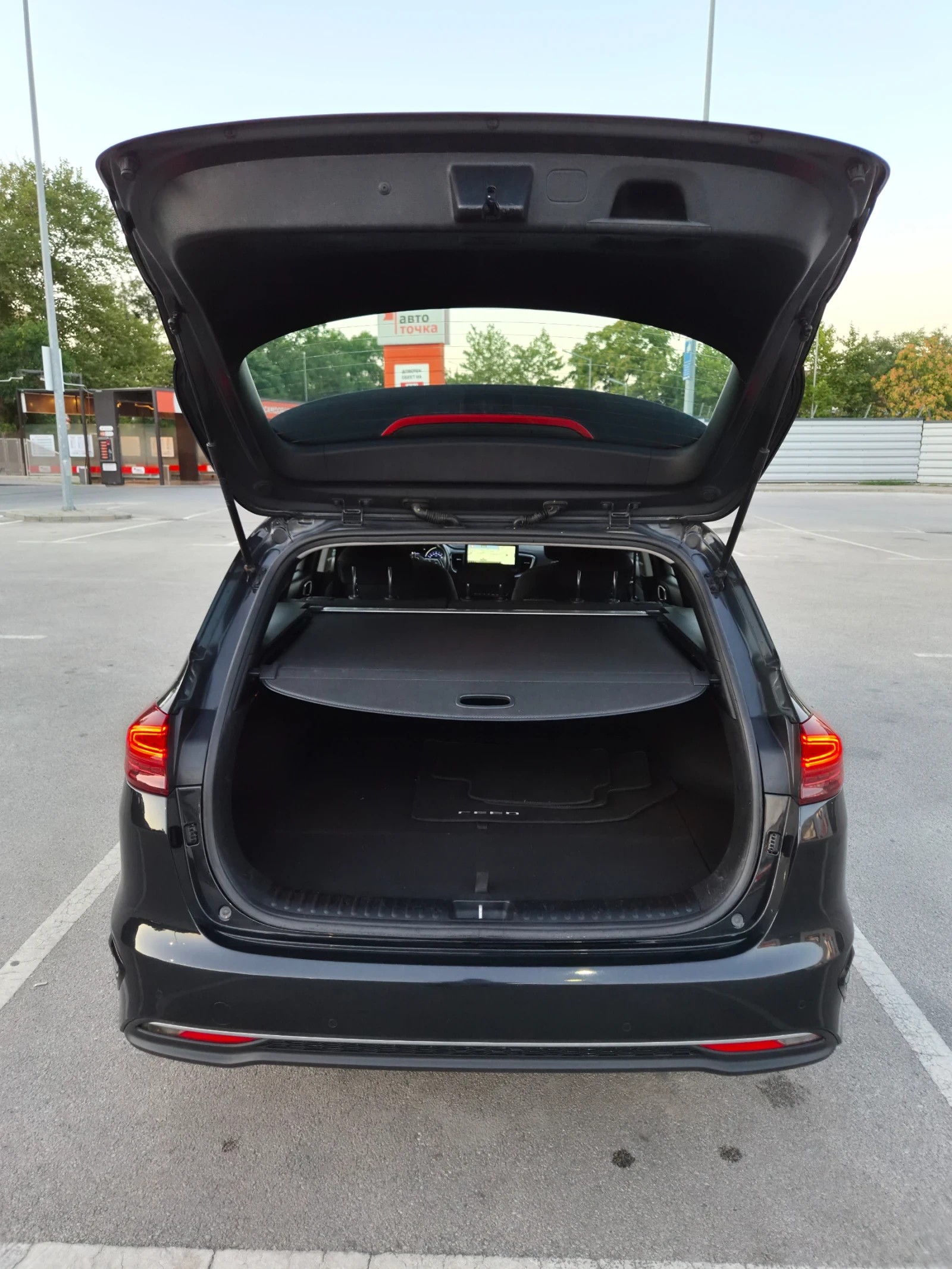 Kia Ceed, снимка 14 - Автомобили и джипове - 55326467