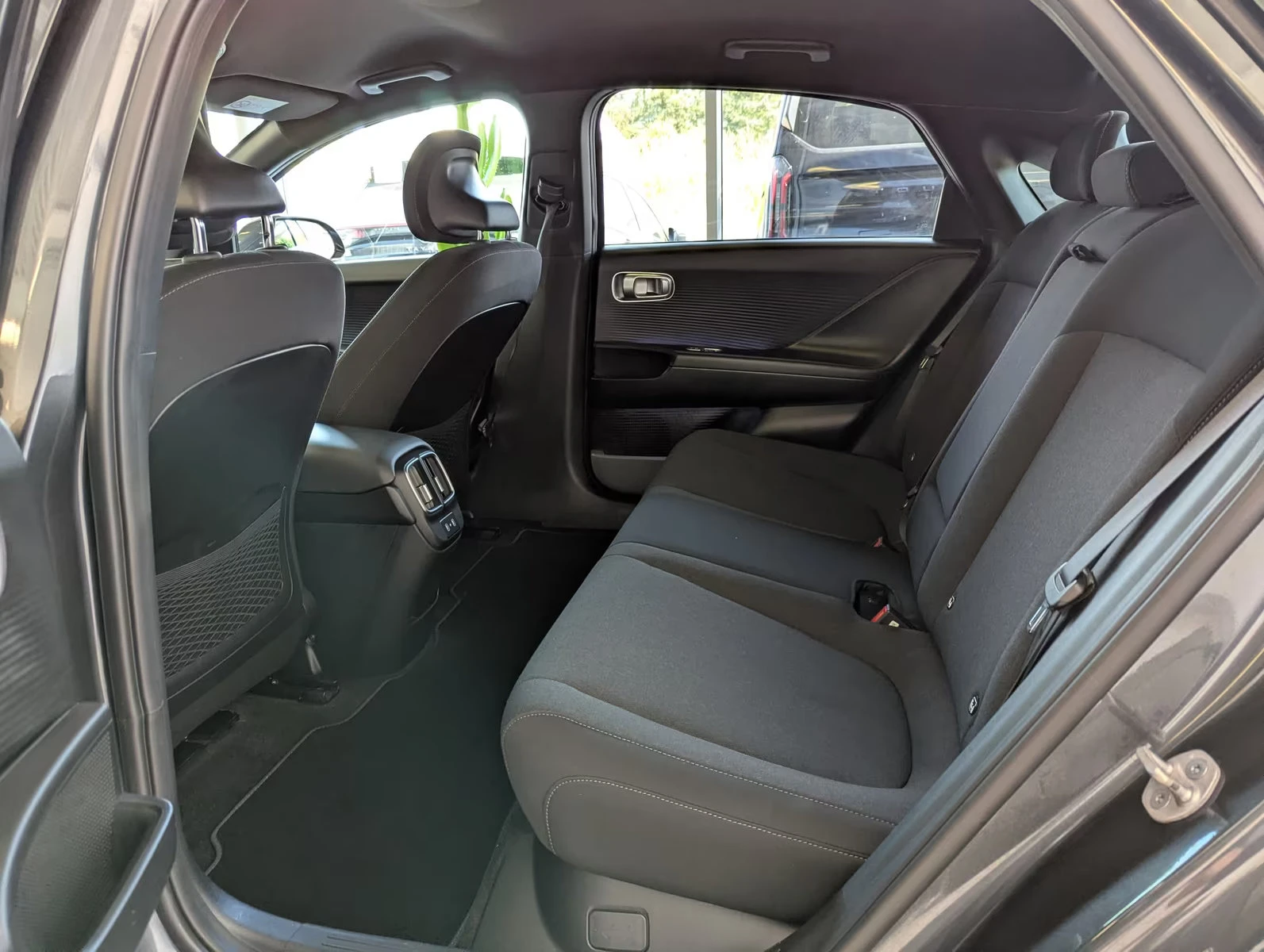 Hyundai Ioniq 6 DYNAMIQ/228HP/СЕРТИФИКАТ/CAM/LED/CPLAY/518q, снимка 15 - Автомобили и джипове - 55374780