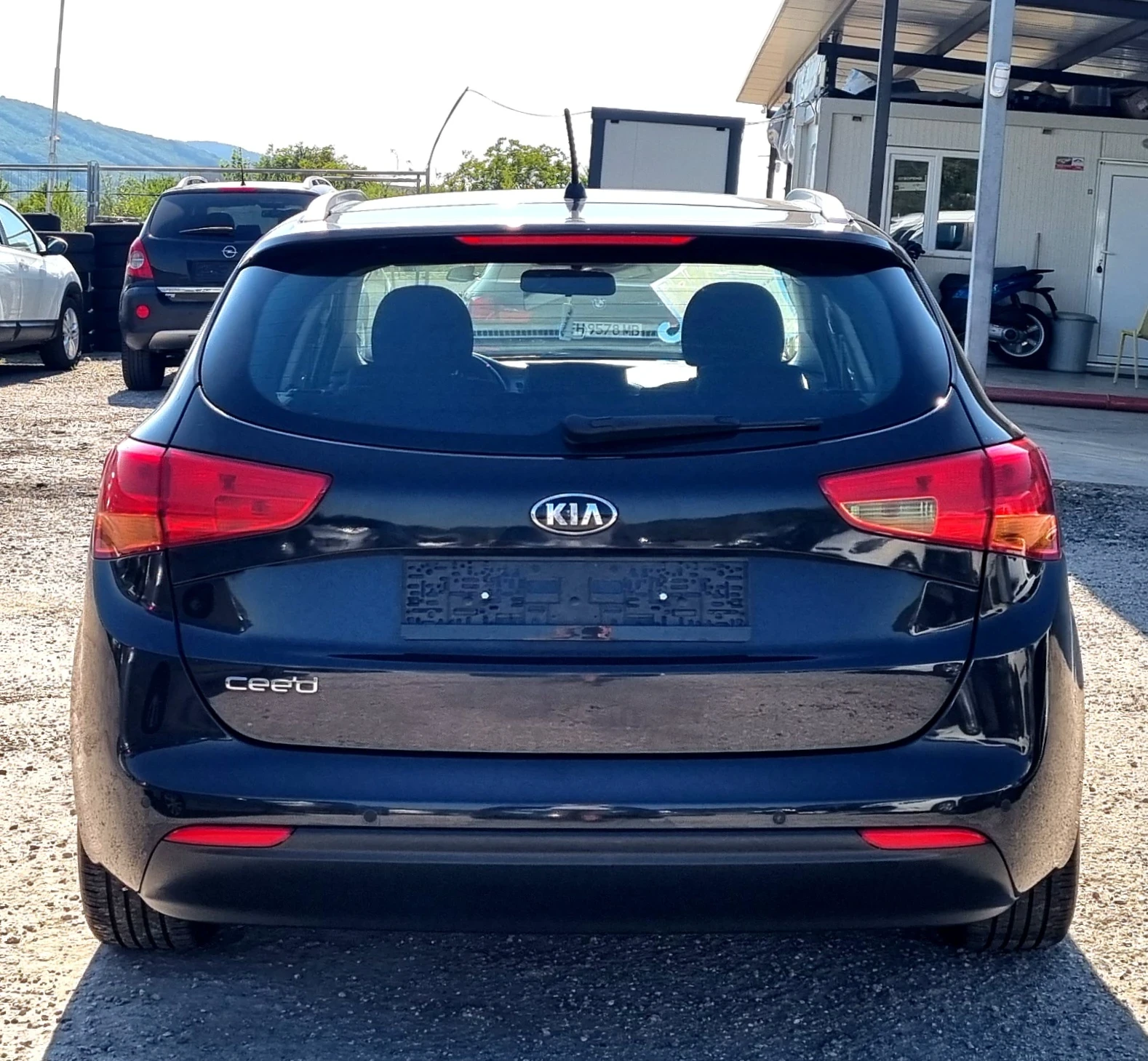 Kia Ceed 1.4i 100k.c., снимка 5 - Автомобили и джипове - 55492678