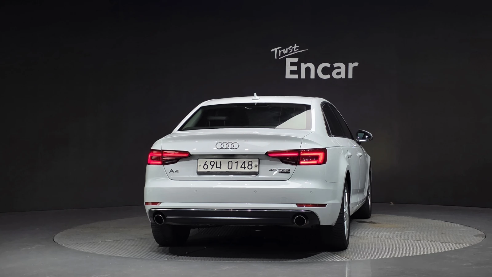 Audi A4 45 TFSI quattro* ЛЮК* ПОДГРЕВ ВОЛАН* КРАЙНА ЦЕНА, снимка 4 - Автомобили и джипове - 55983973