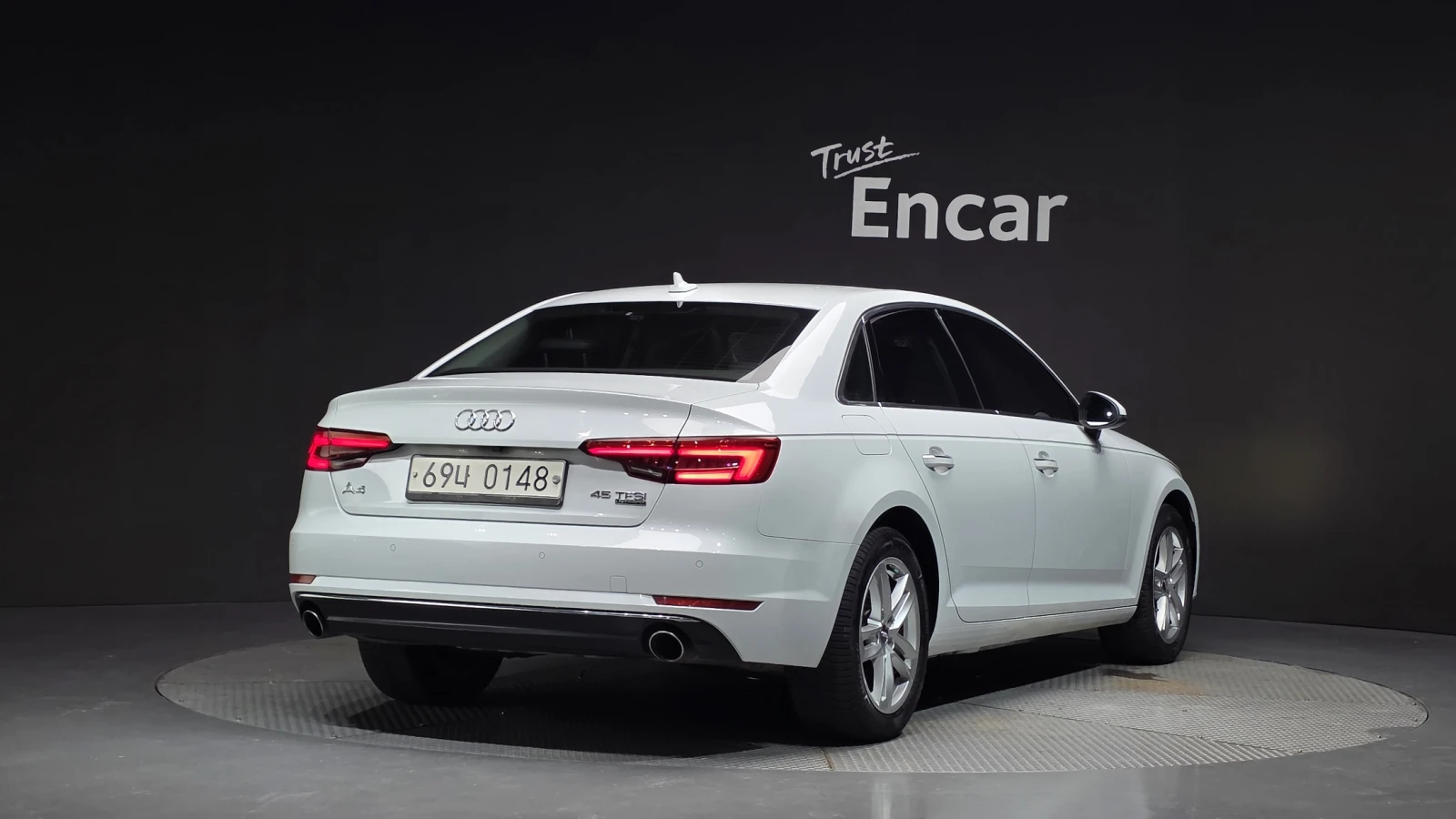 Audi A4 45 TFSI quattro* ЛЮК* ПОДГРЕВ ВОЛАН* КРАЙНА ЦЕНА, снимка 2 - Автомобили и джипове - 55983973
