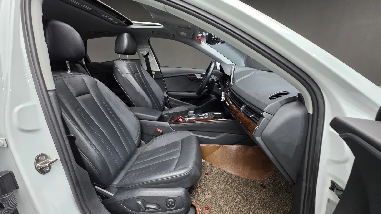 Audi A4 45 TFSI quattro* ЛЮК* ПОДГРЕВ ВОЛАН* КРАЙНА ЦЕНА, снимка 10 - Автомобили и джипове - 55983973
