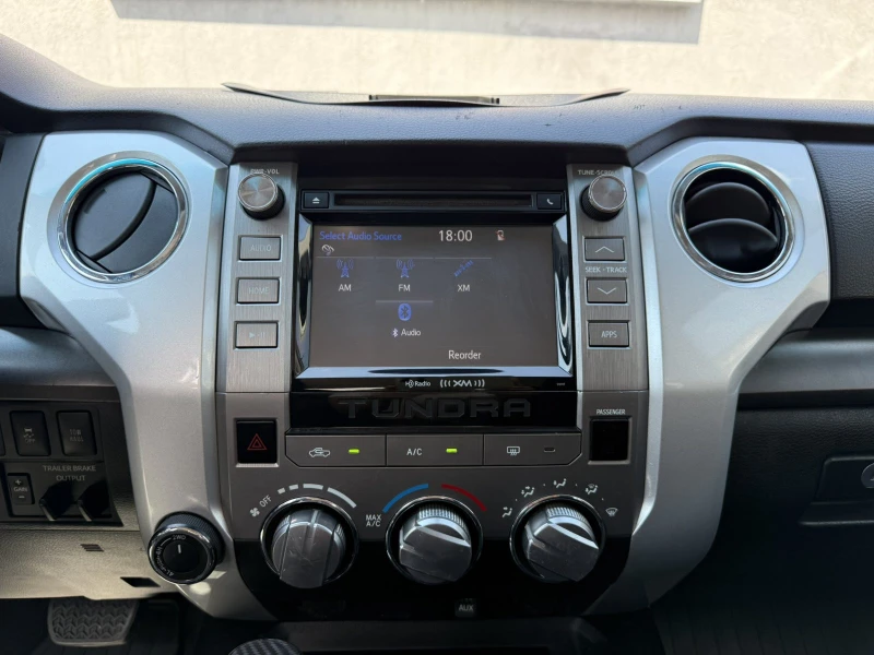 Toyota Tundra 5.7L V8 CREW MAX AWD FACELIFT, снимка 14 - Автомобили и джипове - 51305026