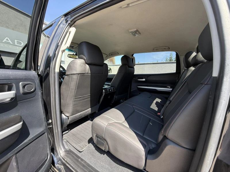 Toyota Tundra 5.7L V8 CREW MAX AWD FACELIFT, снимка 17 - Автомобили и джипове - 51305026