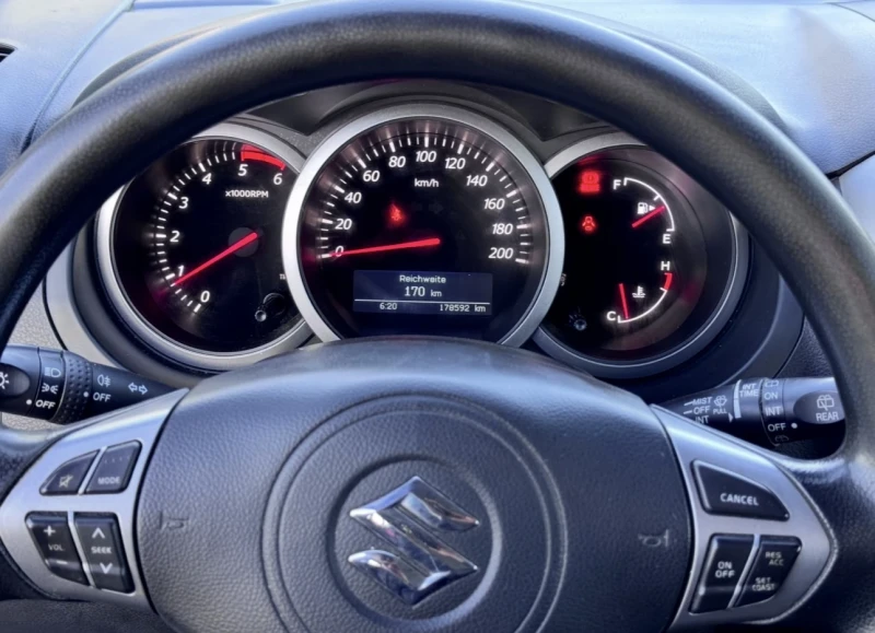 Suzuki Grand vitara 1.9DDiS / 4x4, снимка 7 - Автомобили и джипове - 52142074