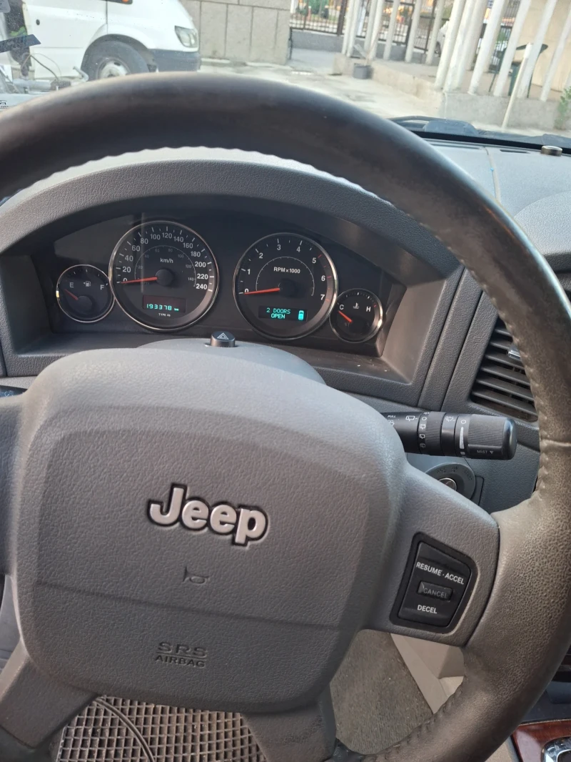 Jeep Cherokee 3.0 CRD, снимка 12 - Автомобили и джипове - 53039881
