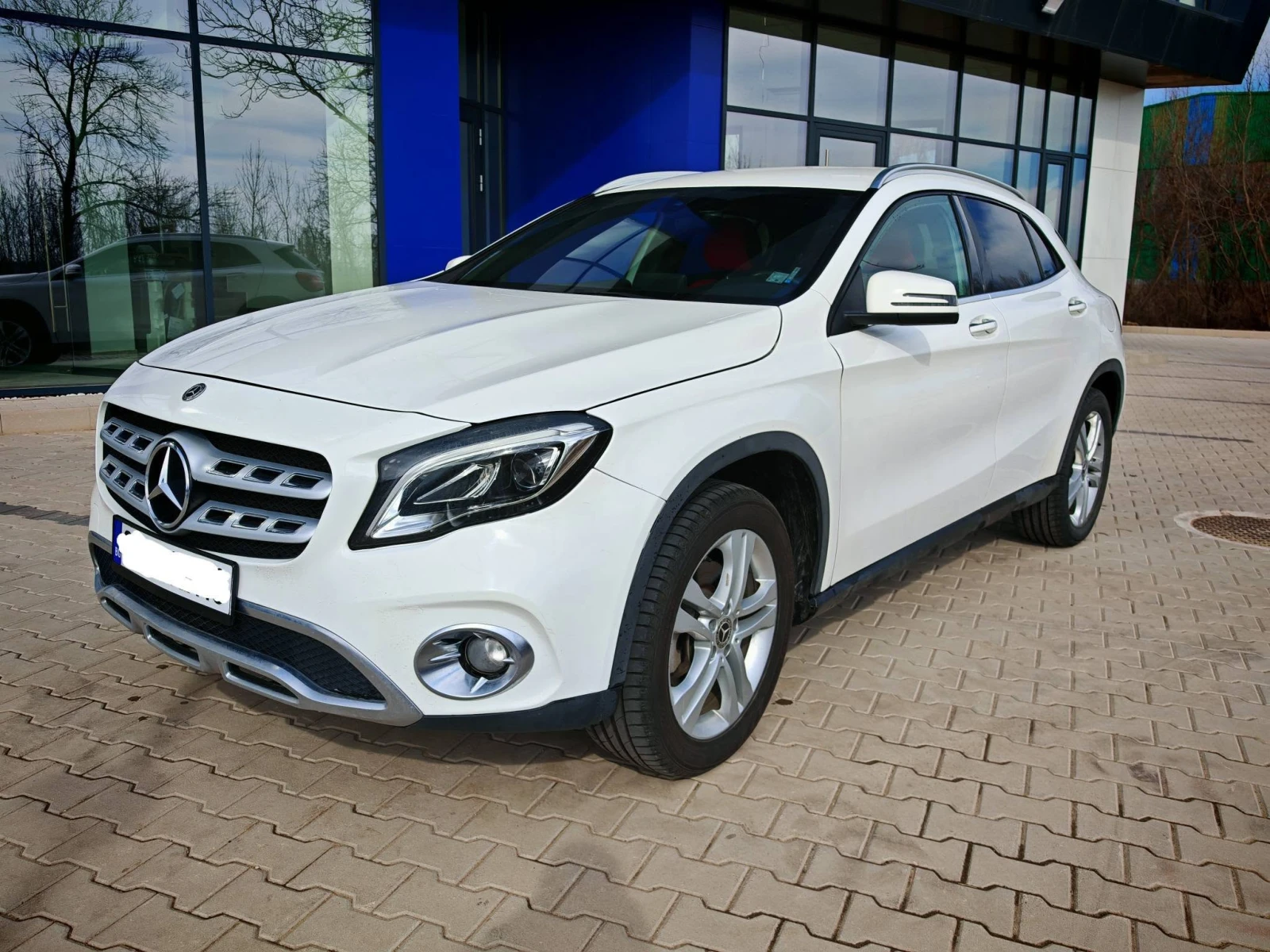 Mercedes-Benz GLA 250 Отлично състояние, много нисък пробег!, снимка 3 - Автомобили и джипове - 53771391