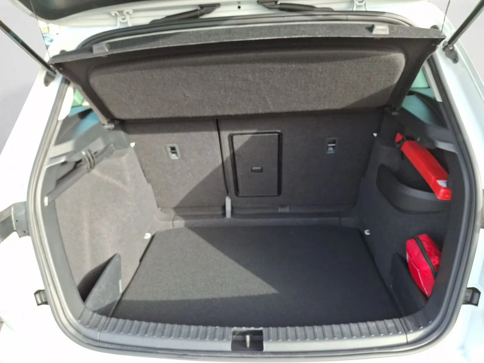 Skoda Karoq 1.5TSI/150HP/SELECT/ACT/DSG/CAM/DIGI/KLESS/262q, снимка 10 - Автомобили и джипове - 54429333