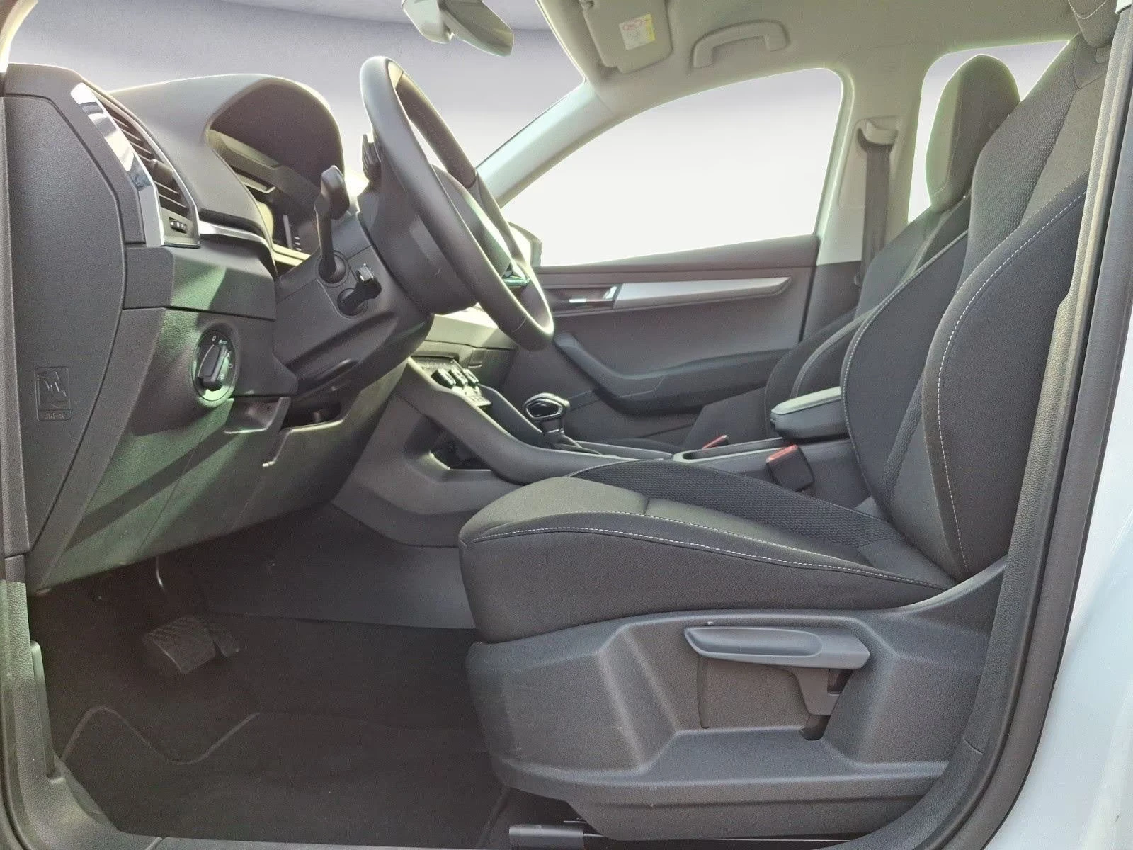 Skoda Karoq 1.5TSI/150HP/SELECT/ACT/DSG/CAM/DIGI/KLESS/262q, снимка 6 - Автомобили и джипове - 54429333
