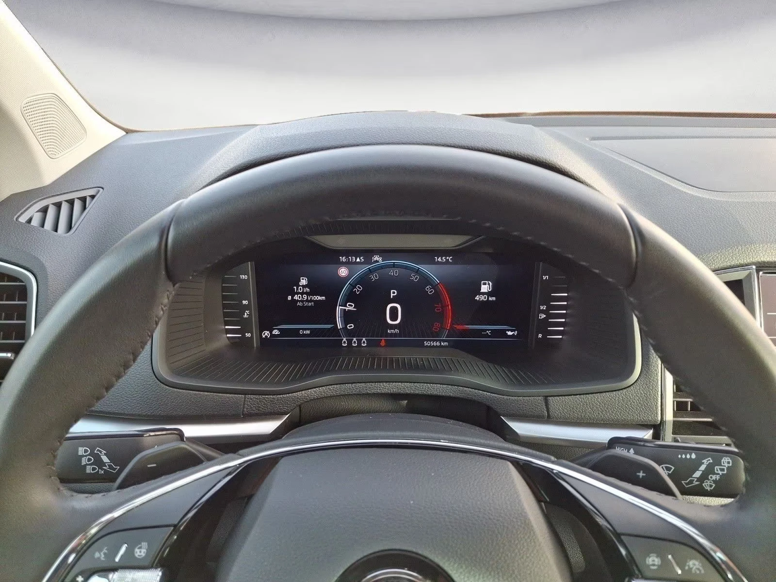 Skoda Karoq 1.5TSI/150HP/SELECT/ACT/DSG/CAM/DIGI/KLESS/262q, снимка 8 - Автомобили и джипове - 54429333