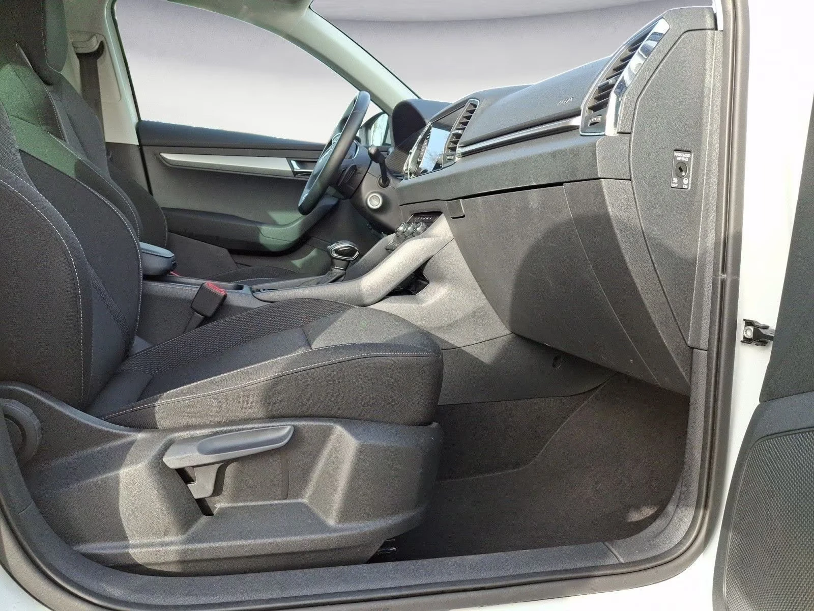 Skoda Karoq 1.5TSI/150HP/SELECT/ACT/DSG/CAM/DIGI/KLESS/262q, снимка 9 - Автомобили и джипове - 54429333