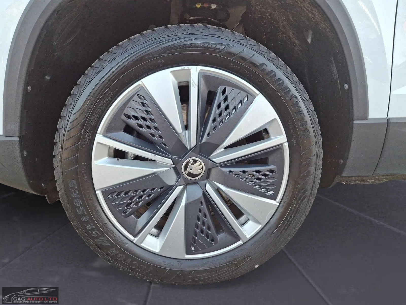 Skoda Karoq 1.5TSI/150HP/SELECT/ACT/DSG/CAM/DIGI/KLESS/262q, снимка 11 - Автомобили и джипове - 54429333