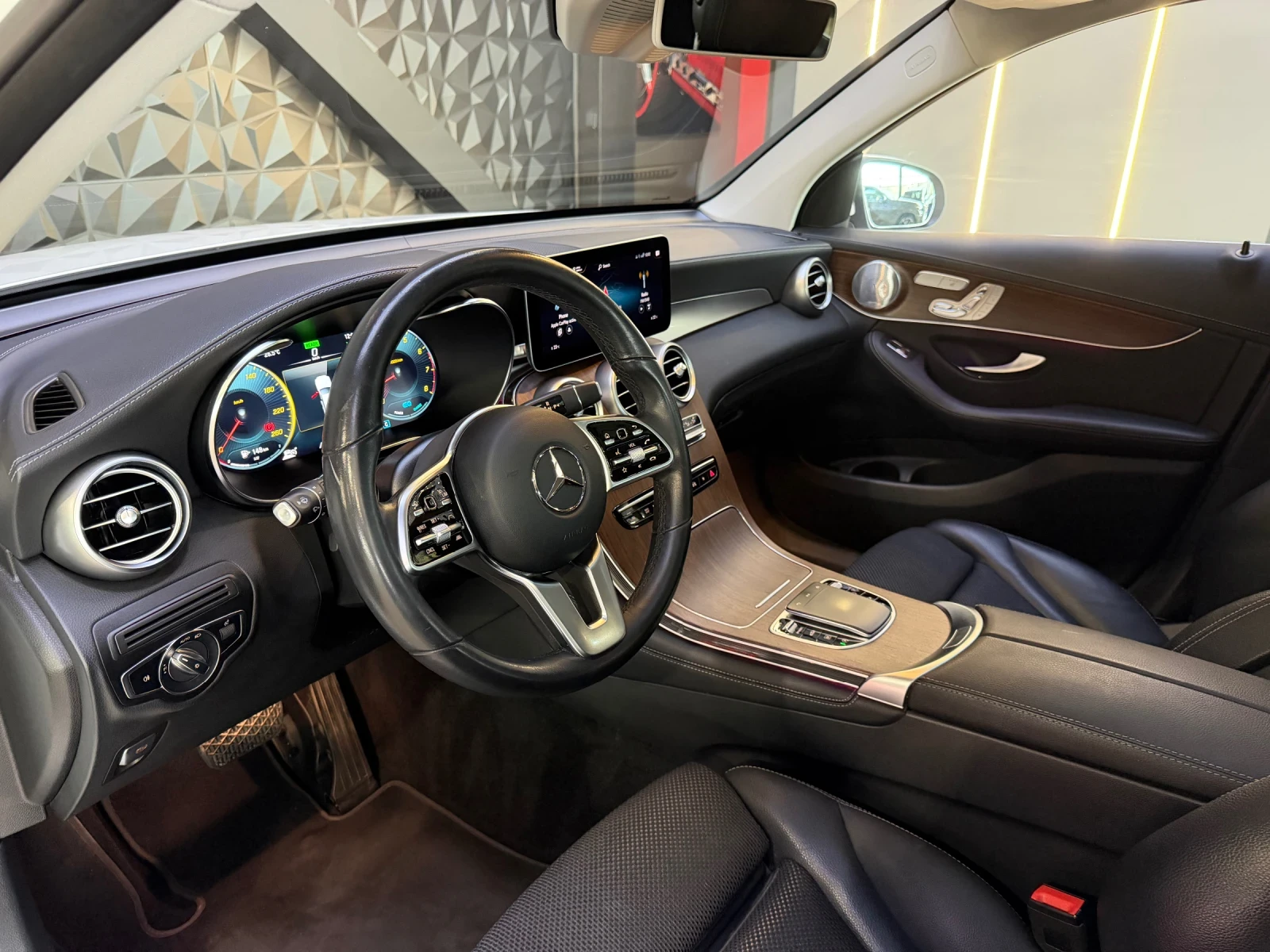 Mercedes-Benz GLC 300 EQ BOOST 4 MATIC * AMG * BURMESTER * �������� | Mobile.bg � ����������� 7