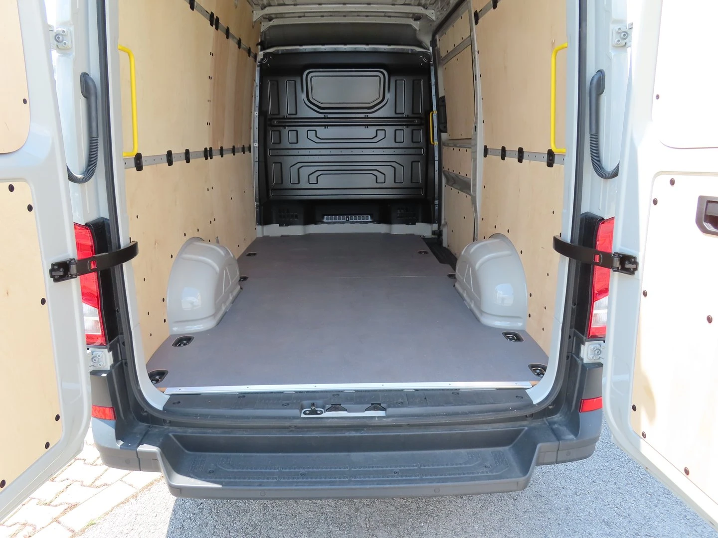 VW Crafter 35 Kasten M 11.3 m3 TDI предно - изображение 10
