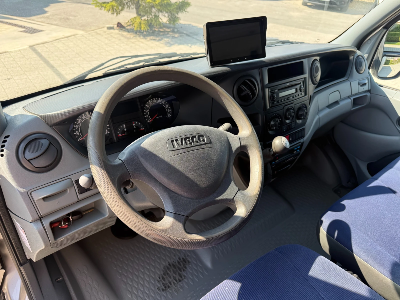 Iveco Daily 40C18 3.0HPI до 3.5т. 4.20м. 1000кг борд Клима , снимка 13 - Бусове и автобуси - 55775284