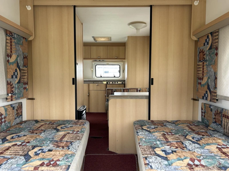 Каравана Burstner Club, снимка 7 - Каравани и кемпери - 52421179