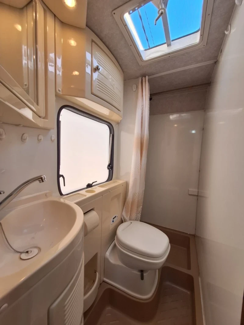 Кемпер Ford RIMOR, снимка 14 - Каравани и кемпери - 54347951