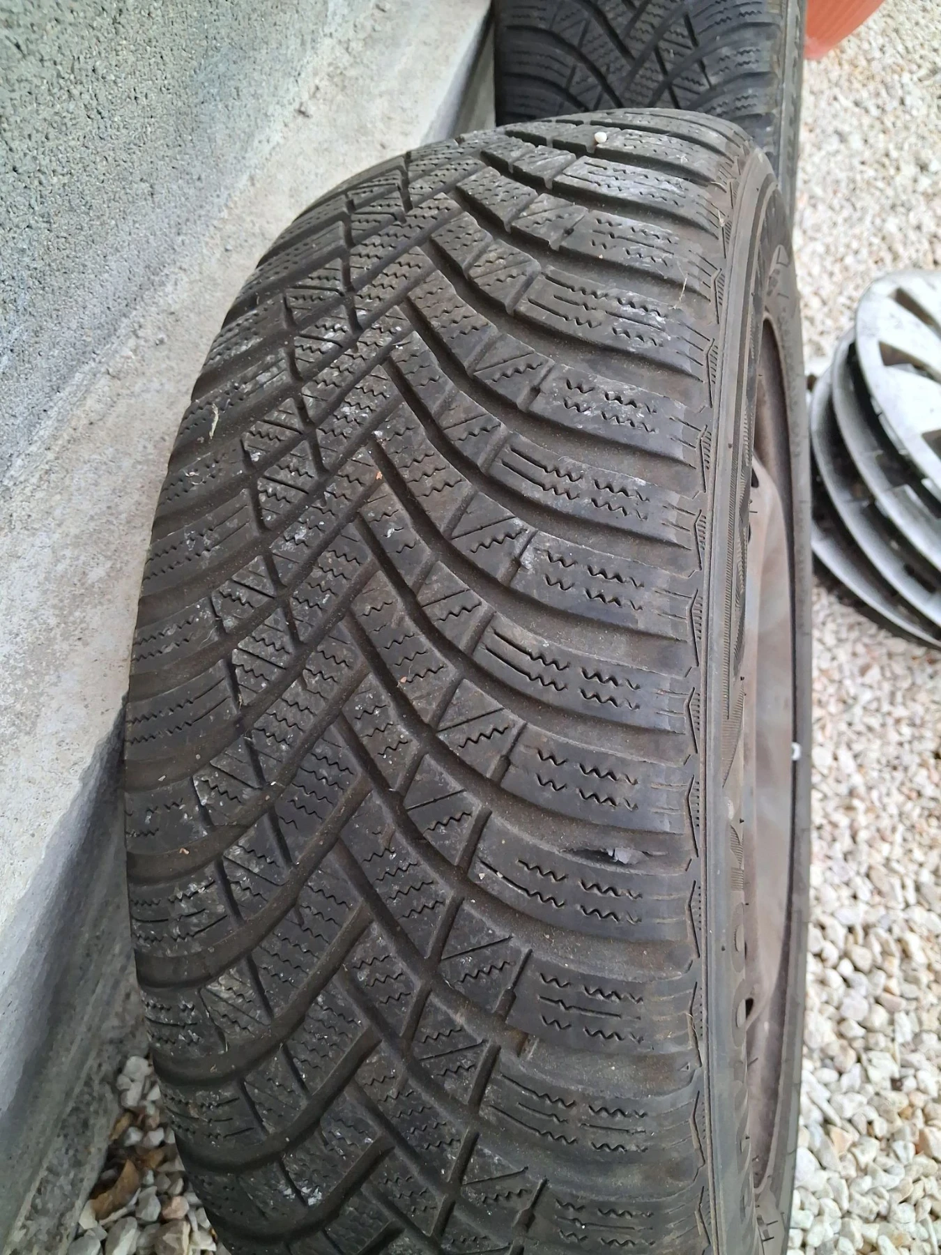 Гуми с джанти Hankook 205/55R16, снимка 6 - Гуми и джанти - 55958239