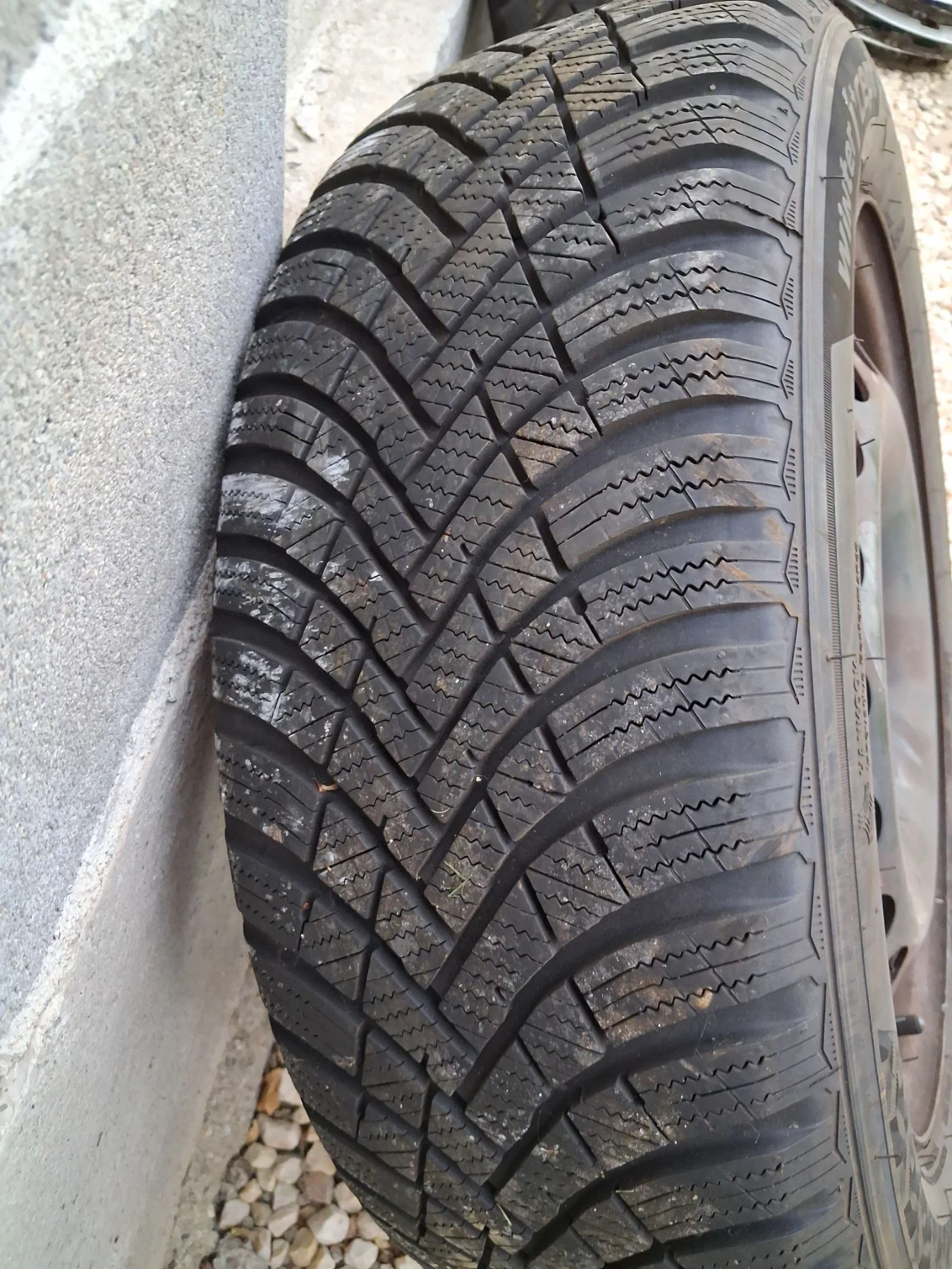 Гуми с джанти Hankook 205/55R16, снимка 8 - Гуми и джанти - 55958239