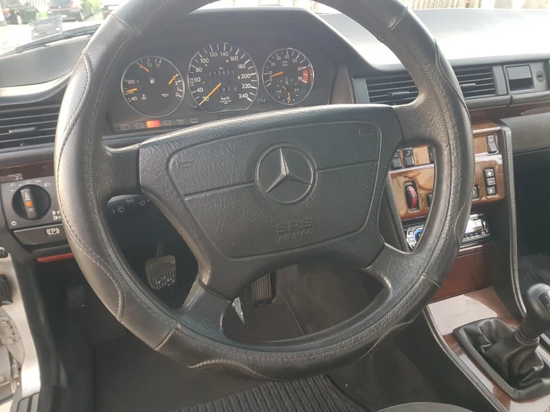 Mercedes-Benz 124, снимка 9 - Автомобили и джипове - 49158650