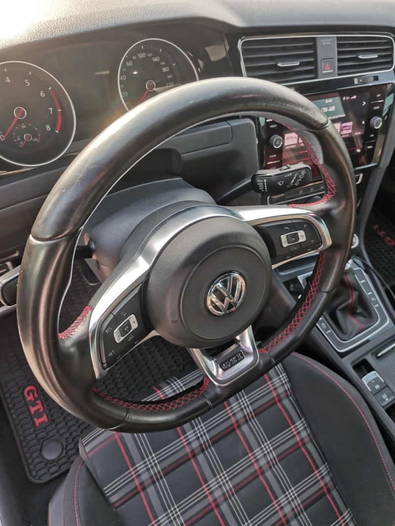 VW Golf GTI LCI, снимка 8 - Автомобили и джипове - 45465279
