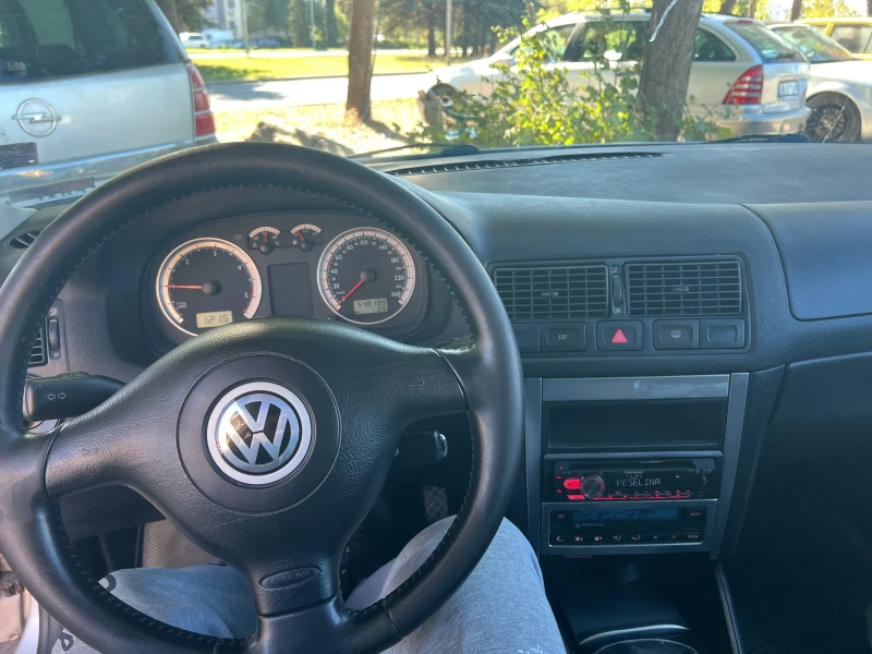 VW Golf 1.9 TDI, снимка 7 - Автомобили и джипове - 47693937