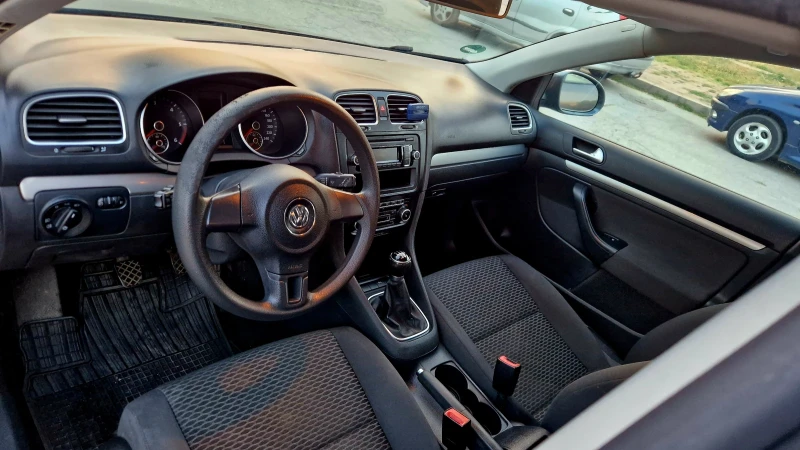 VW Golf 1.6 TDI, снимка 6 - Автомобили и джипове - 47785909