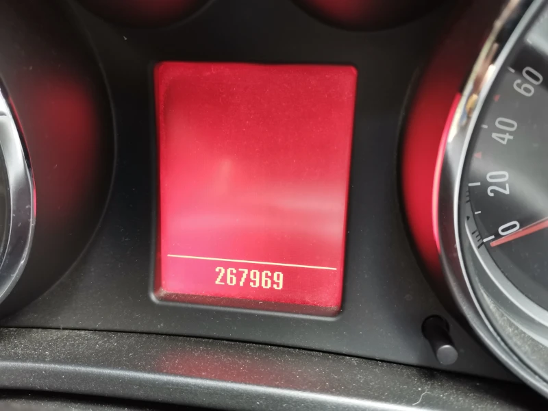 Opel Insignia, снимка 5 - Автомобили и джипове - 51049330