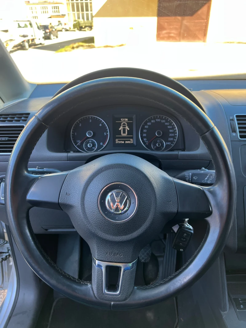 VW Touran 1.6 TDI, снимка 12 - Автомобили и джипове - 53444246