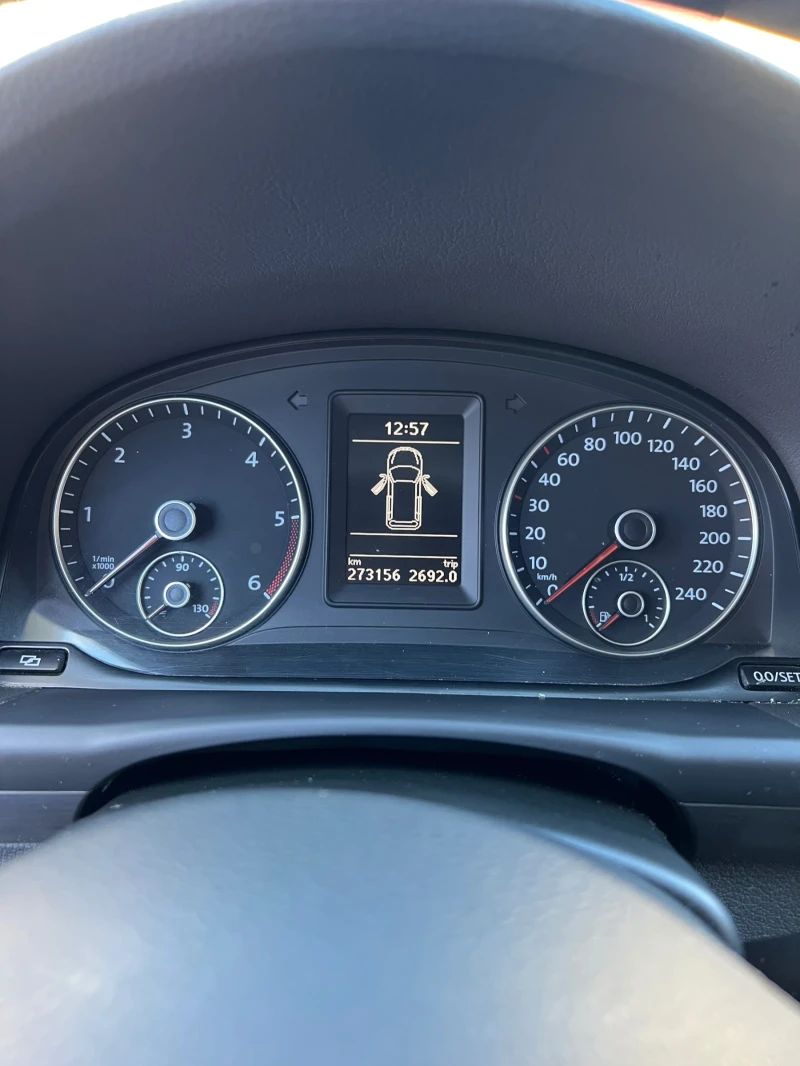 VW Touran 1.6 TDI, снимка 13 - Автомобили и джипове - 53444246