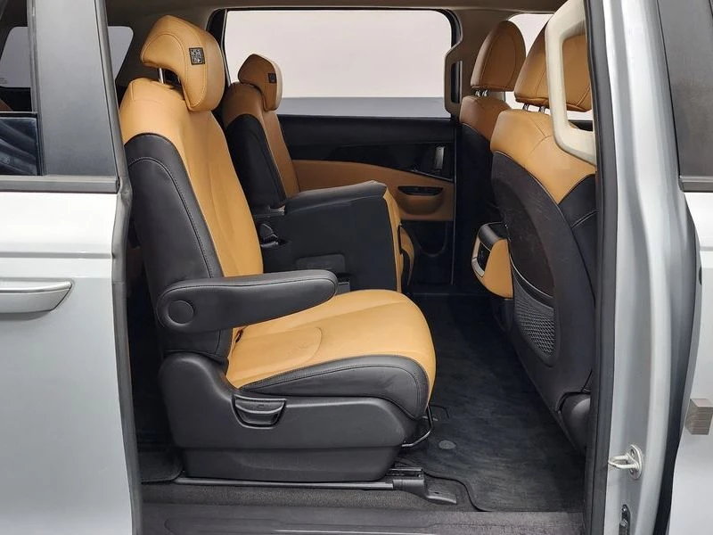 Kia Carnival 2.2 Automatic, снимка 12 - Автомобили и джипове - 55848540