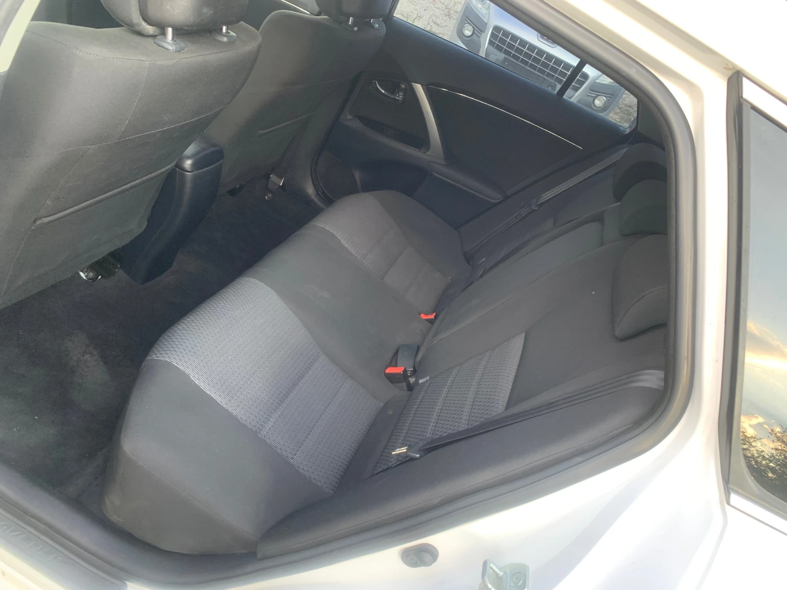 Toyota Avensis 2.0ШВЕЙЦАРИЯ - изображение 9