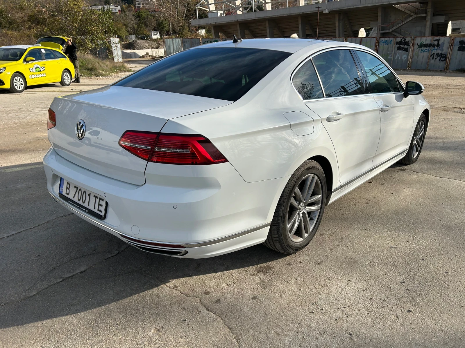 VW Passat R LINE | Mobile.bg   3