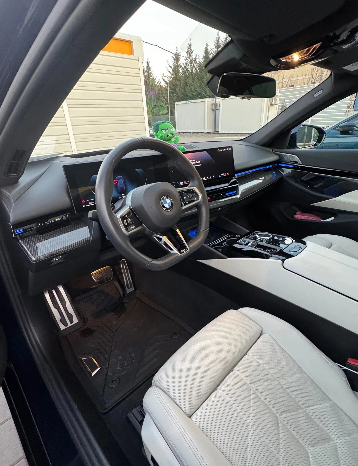 BMW 520 xDrive M-Sport  | Mobile.bg   11