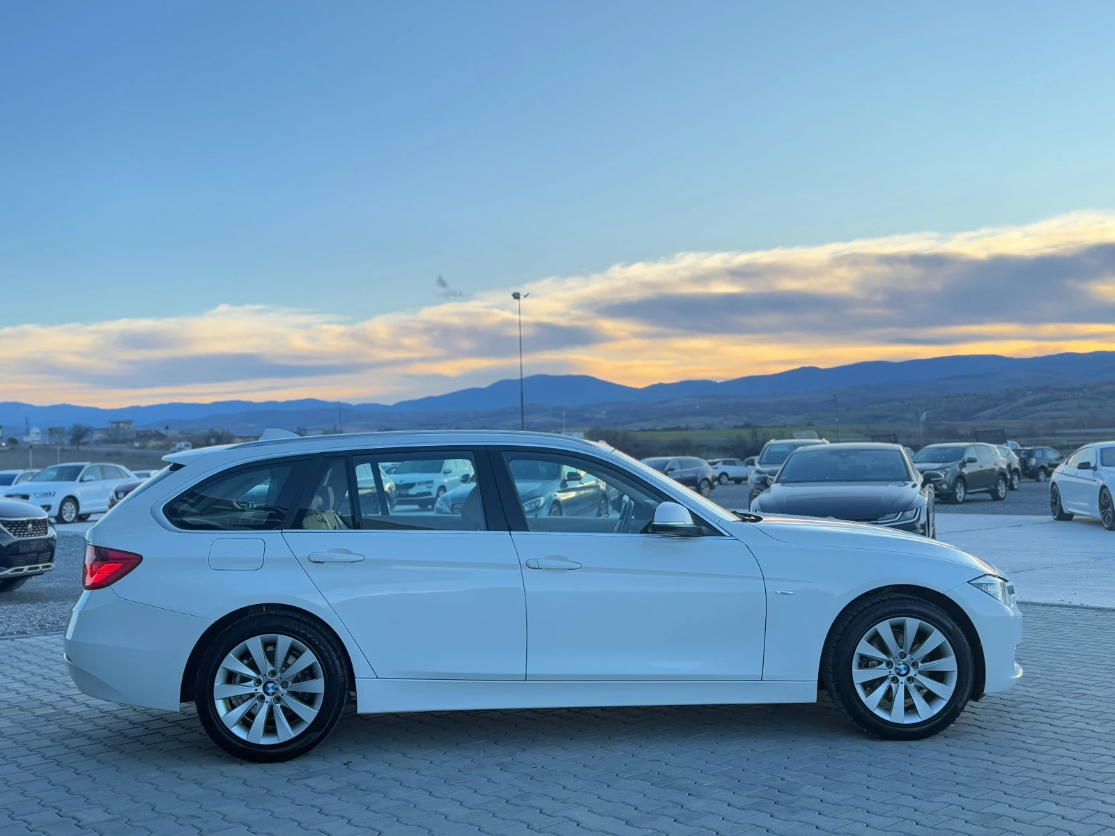 BMW 320 2.0xd Face lift Собствен лизинг !!! - изображение 4