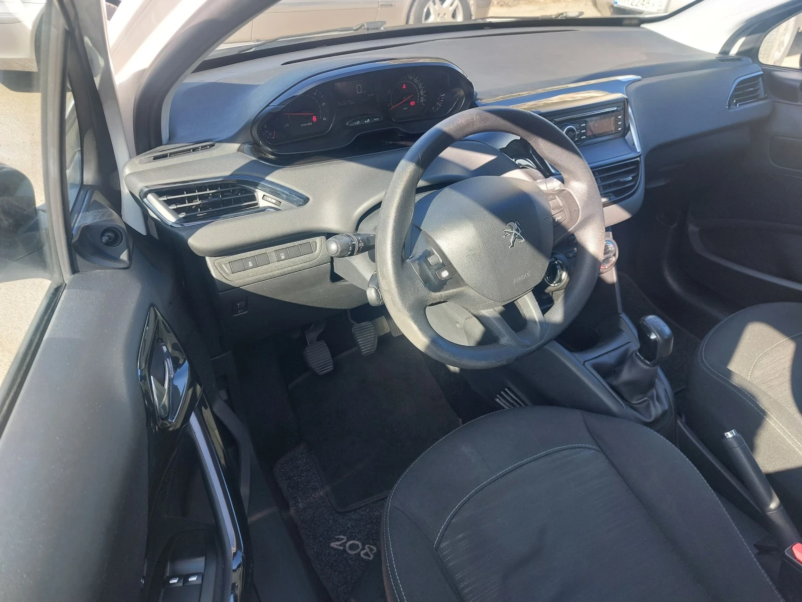 Peugeot 208 1.4d.68ks.N1 Обслужен, снимка 12 - Автомобили и джипове - 53774222