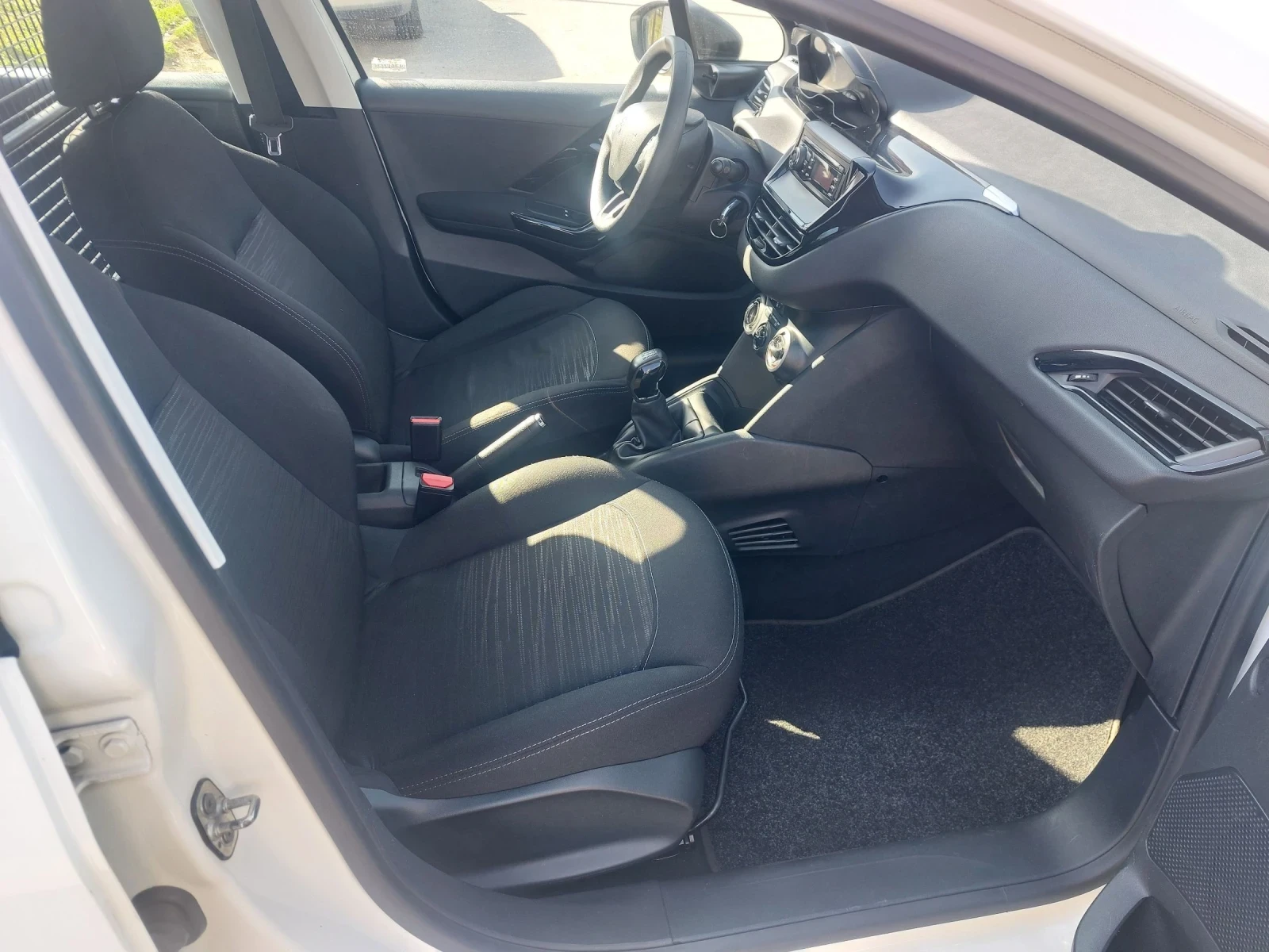 Peugeot 208 1.4d.68ks.N1 Обслужен, снимка 10 - Автомобили и джипове - 53774222