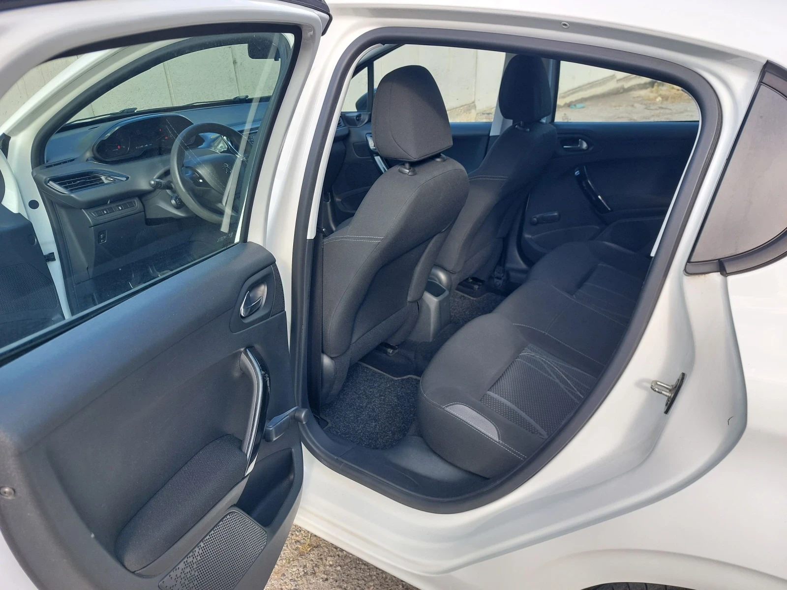 Peugeot 208 1.4d.68ks.Обслужен, снимка 11 - Автомобили и джипове - 54258843