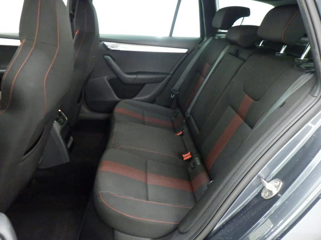 Skoda Octavia 1.5 TSI /DSG /Sport Business /Oчакван! , снимка 7 - Автомобили и джипове - 54229658