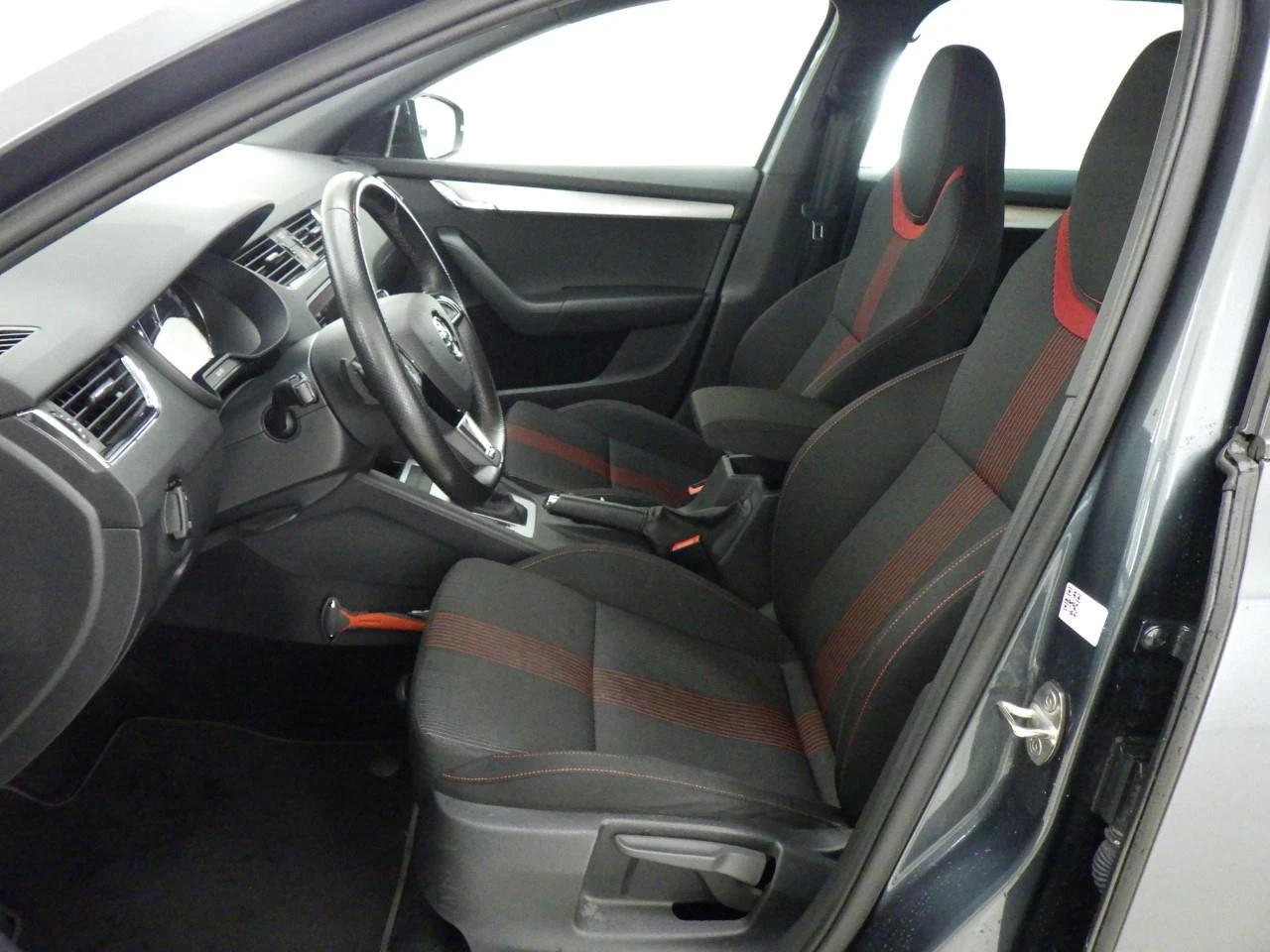 Skoda Octavia 1.5 TSI /DSG /Sport Business /Oчакван! , снимка 6 - Автомобили и джипове - 54229658