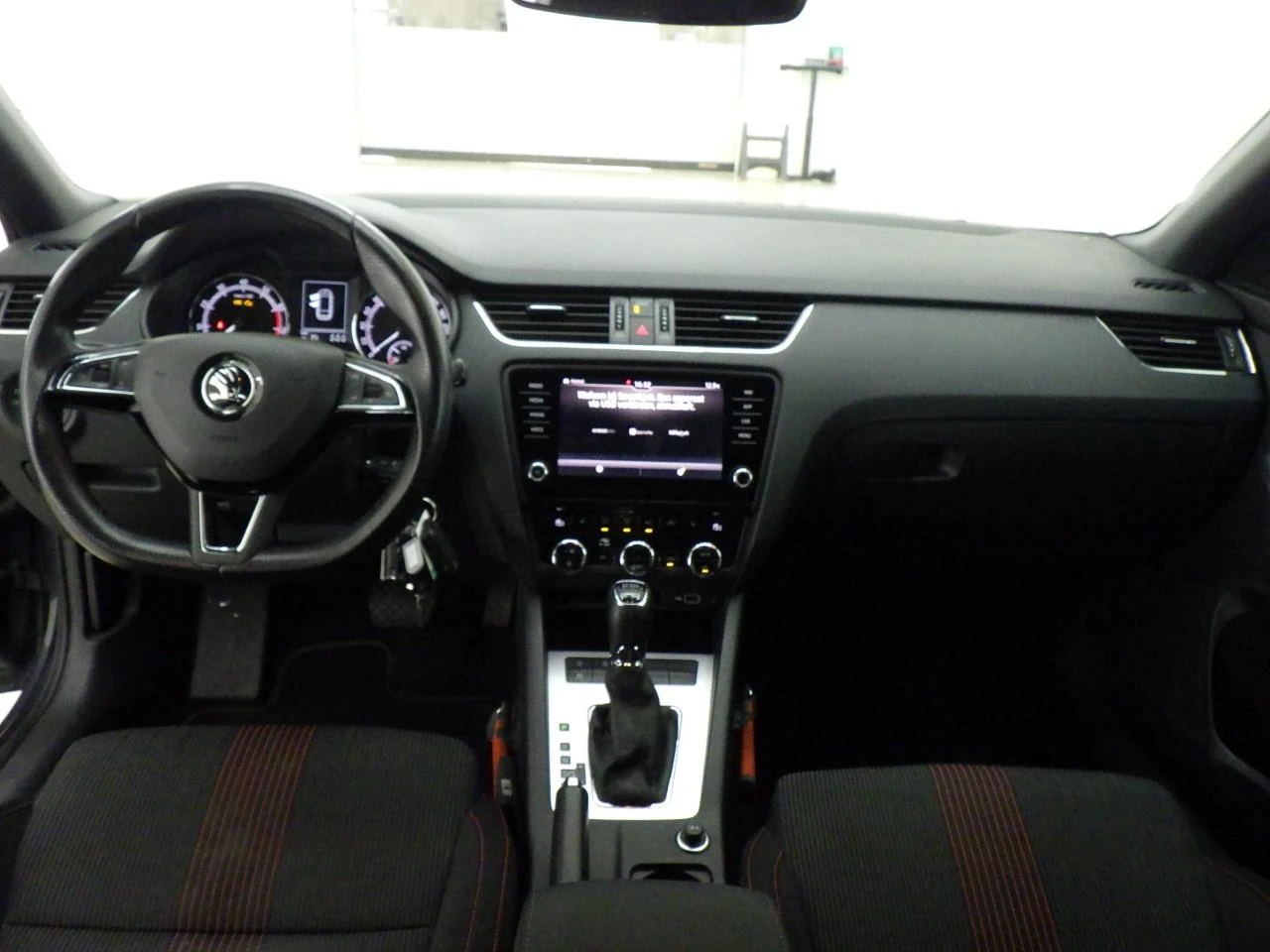 Skoda Octavia 1.5 TSI /DSG /Sport Business /Oчакван! , снимка 5 - Автомобили и джипове - 54229658