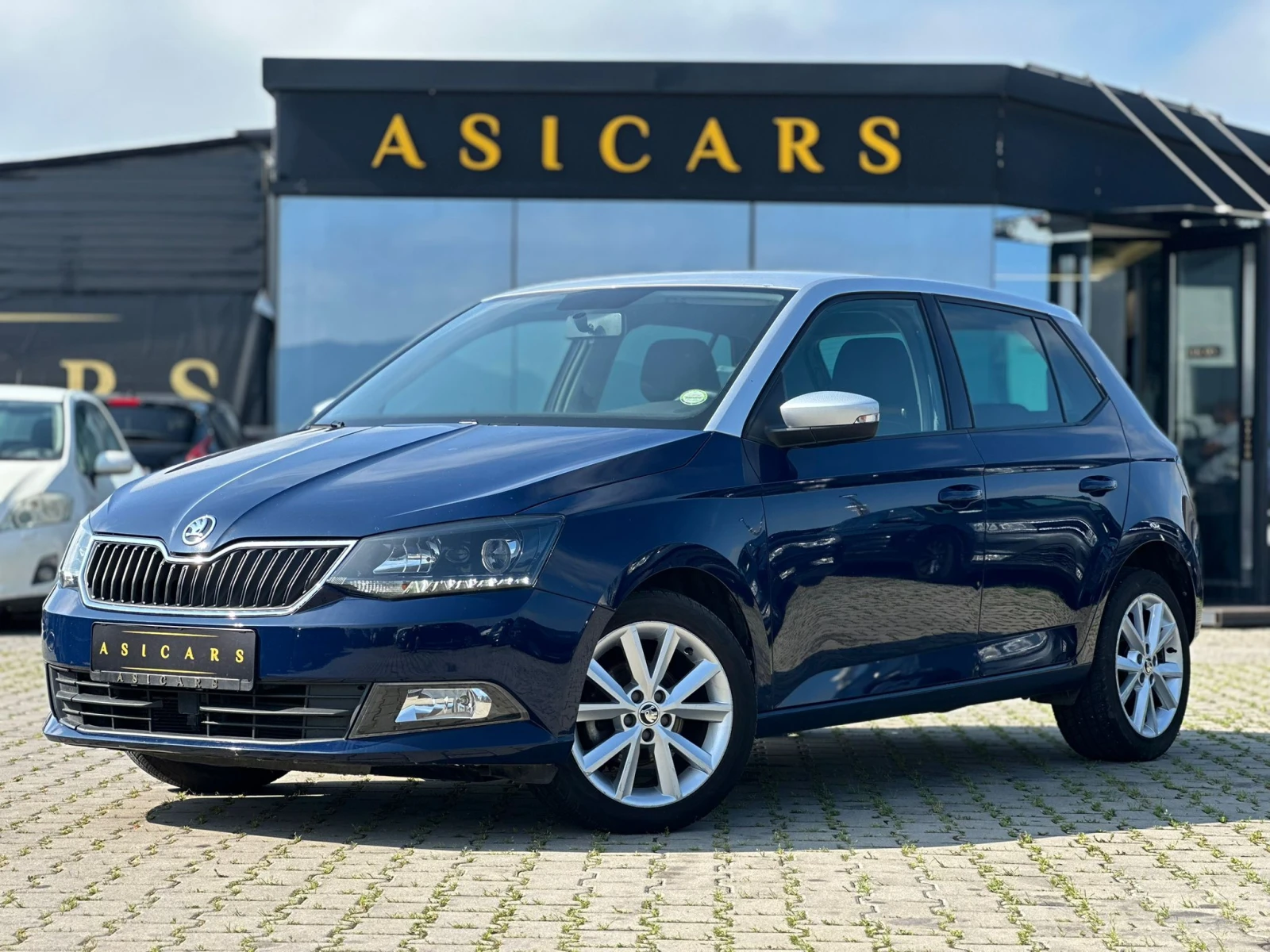 Skoda Fabia / TWIN COLORE / DISTRONIC / CAMERA / TOP /