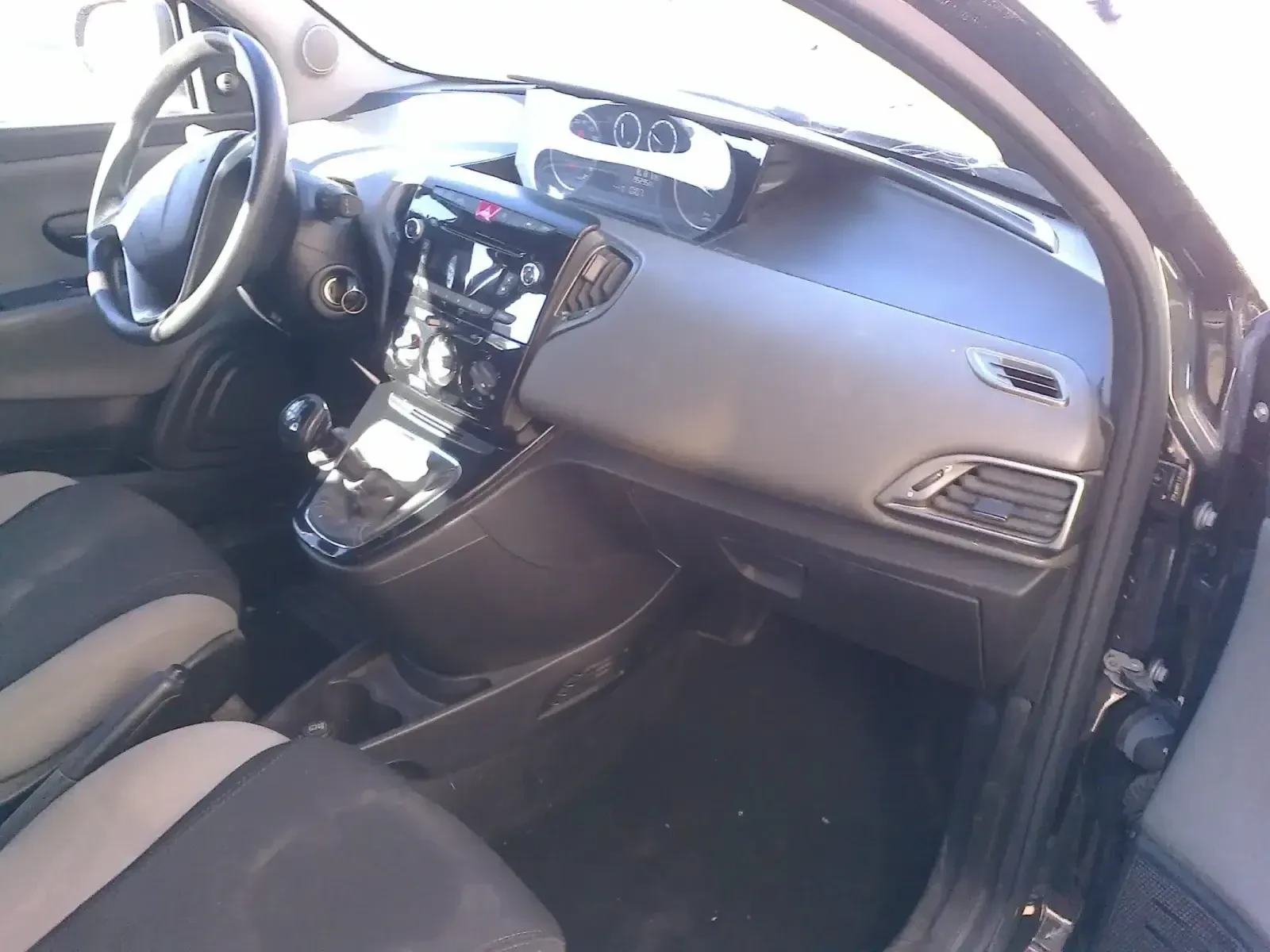 Lancia Ypsilon 1.2, снимка 6 - Автомобили и джипове - 55150722