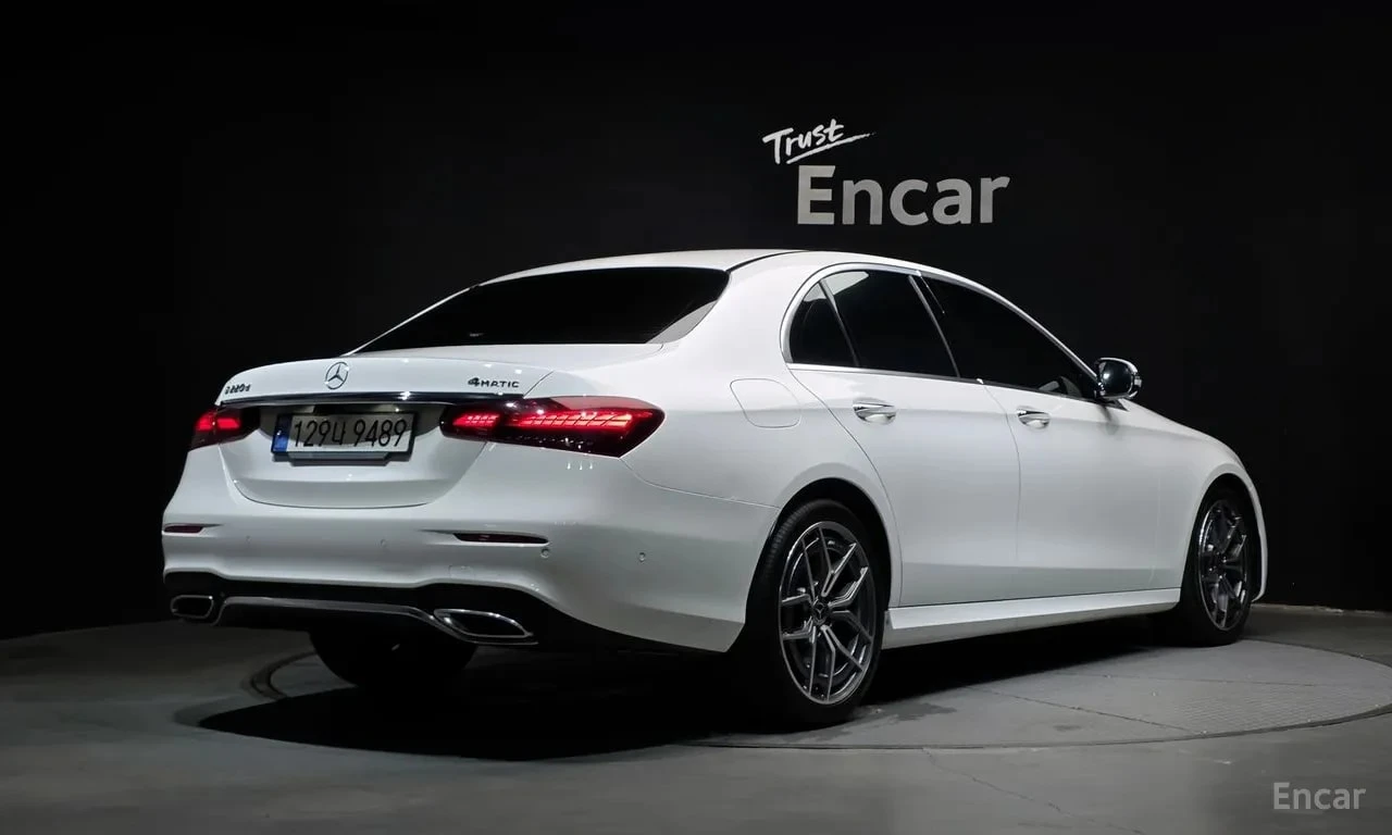 Mercedes-Benz E 220 E220d/4MATIC/AMG Line/ДИСТРОНИК/360/ХЕДЪП/, снимка 2 - Автомобили и джипове - 55832957
