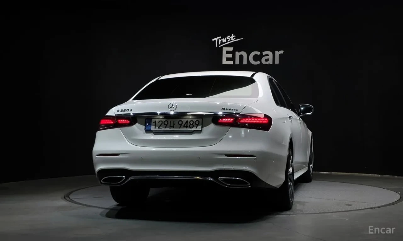 Mercedes-Benz E 220 E220d/4MATIC/AMG Line/ДИСТРОНИК/360/ХЕДЪП/, снимка 4 - Автомобили и джипове - 55832957