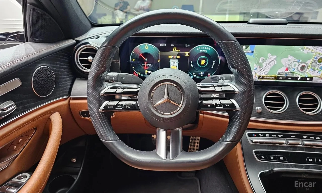 Mercedes-Benz E 220 E220d/4MATIC/AMG Line/ДИСТРОНИК/360/ХЕДЪП/, снимка 13 - Автомобили и джипове - 55832957