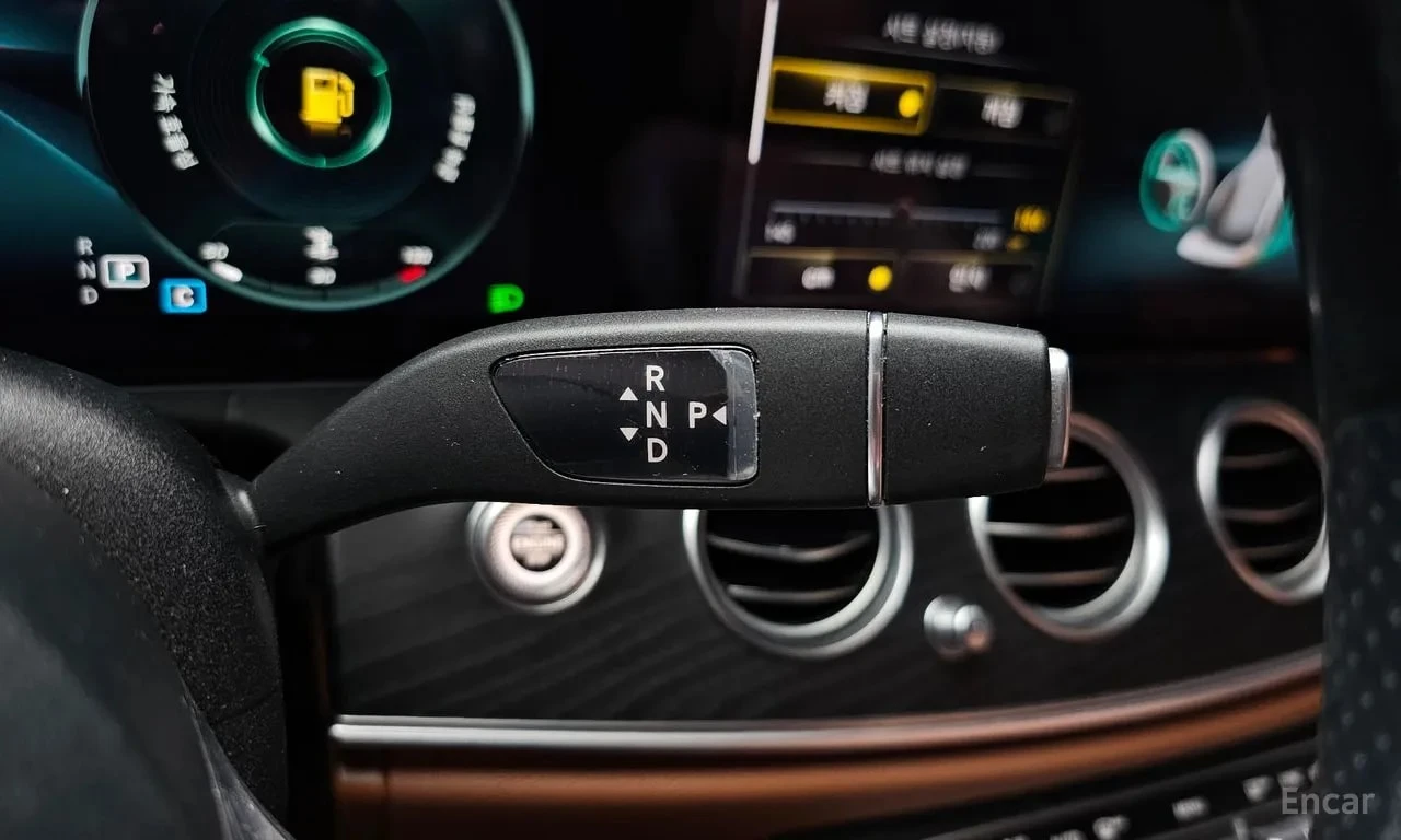 Mercedes-Benz E 220 E220d/4MATIC/AMG Line/ДИСТРОНИК/360/ХЕДЪП/, снимка 9 - Автомобили и джипове - 55832957