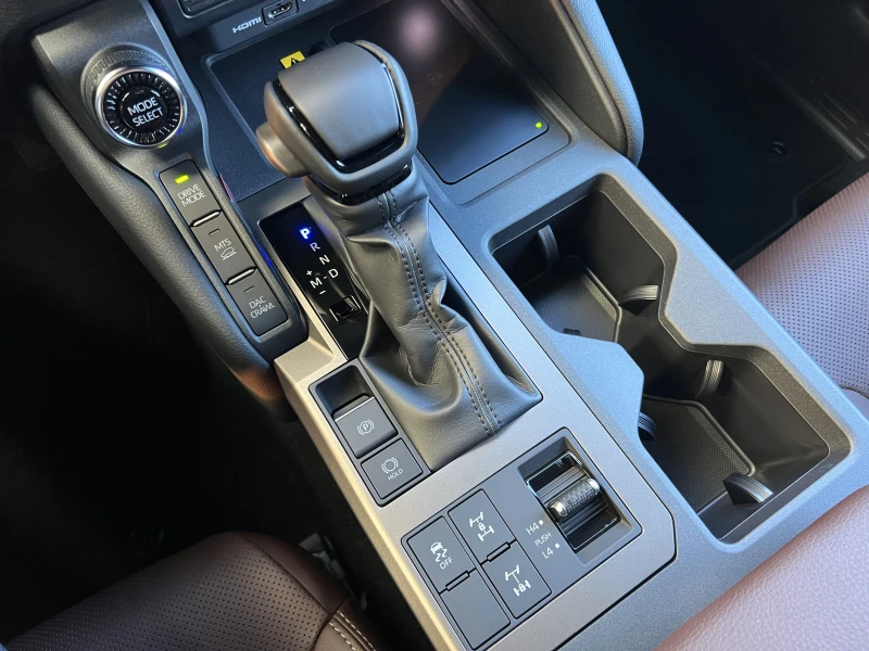 Toyota Land cruiser 250/2.8 D-4D/EXECUTIVE/360 CAMERA/7-МЕСТЕН/НАЛИЧЕН, снимка 11 - Автомобили и джипове - 52010649