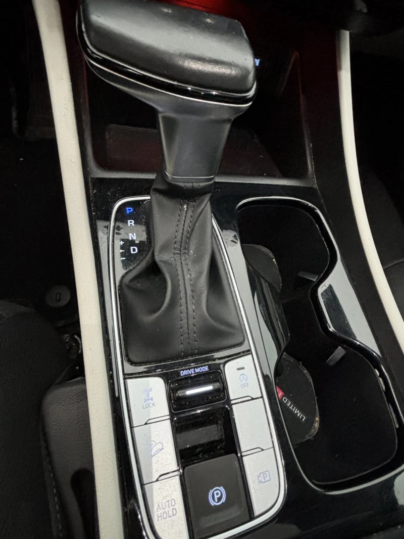 Hyundai Tucson, снимка 8 - Автомобили и джипове - 53593354