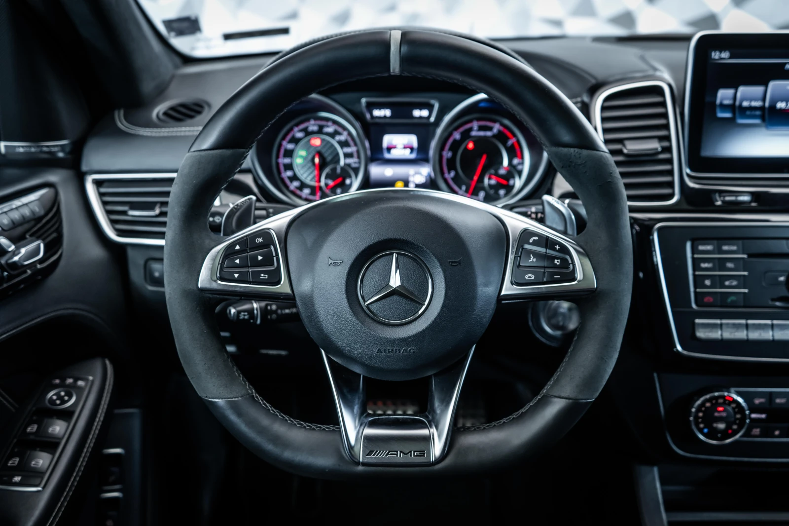 Mercedes-Benz GLE 63 AMG 4MATIC* PANO* 21'' - изображение 9